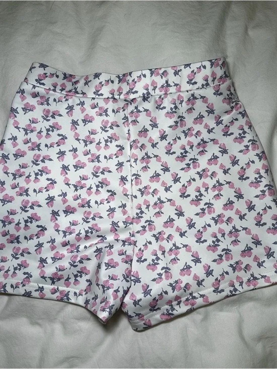 White Fox Boutique Floral Shirt & Shorts Set - Picture 12 of 12